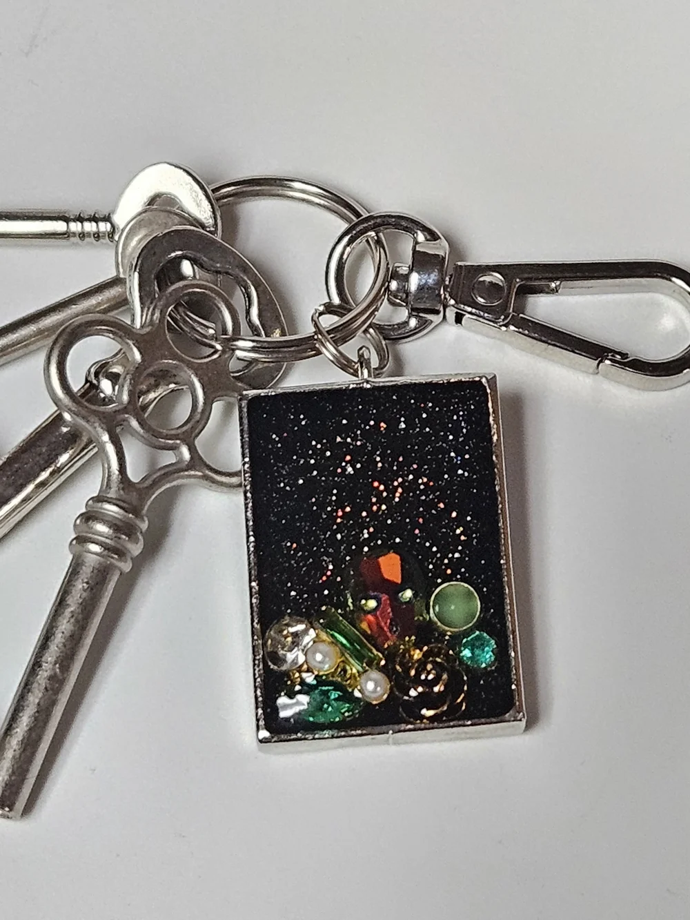 Gothic Skull Black Glitter Resin Keychain